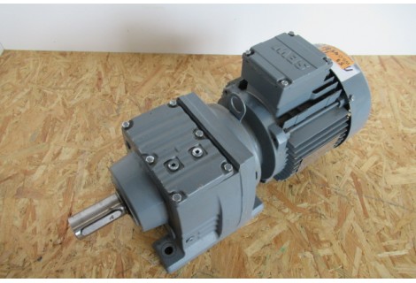 53 RPM 1,1 KW  197 Nm Asmaat 35 mm. Unused.